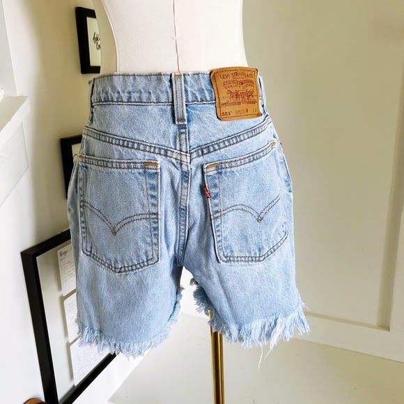 1996 Vintage Levi's Women's Frayed Light Blue Jean Shorts - Picture 1 of 7